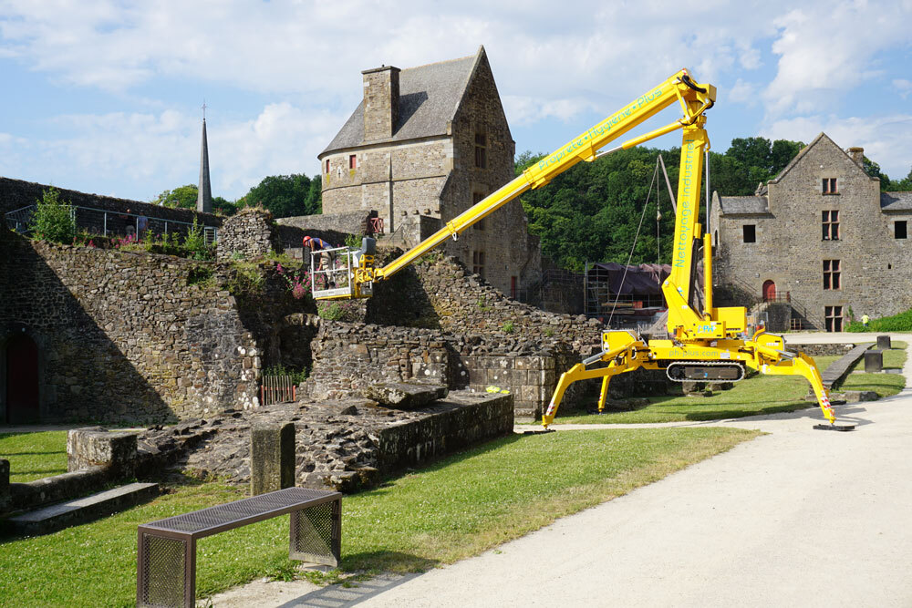 Dévégétalisation du château de Fougeres - PH-Plus