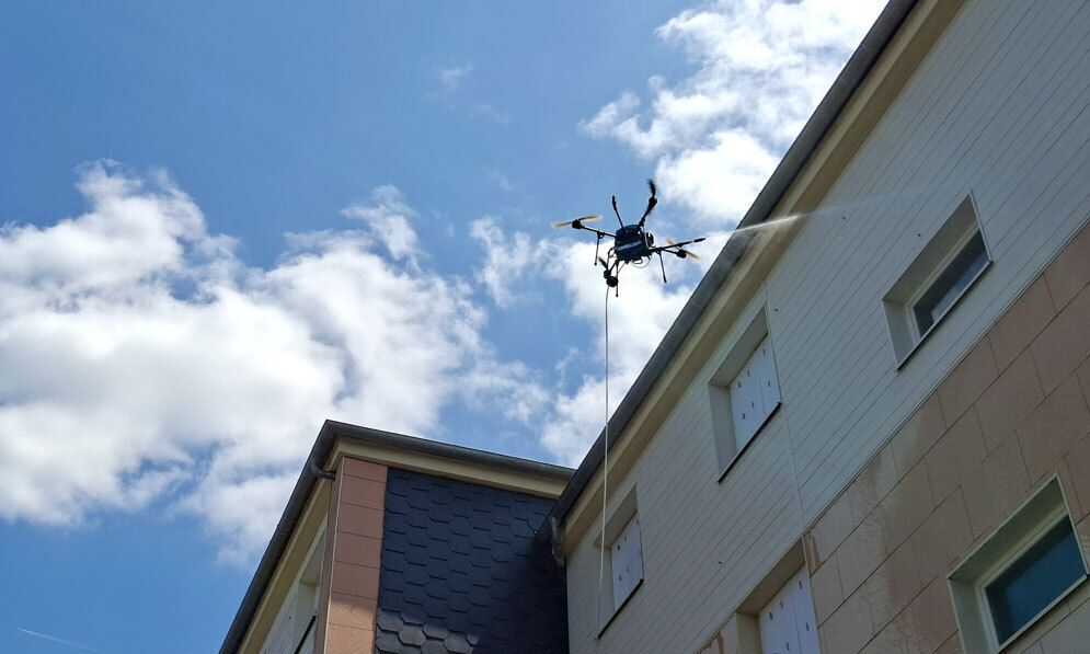 nettoyage-facade-batiment-par-drone-ph-plus