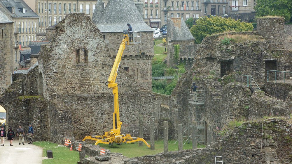 devegetalisation chateau fougeres