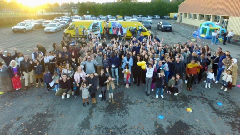 photo, familial, entreprise, accueillante, équipe soudée, repas entreprise, événement interne, photo drone, photo dehors, fête d'entreprise, Sens-de-Bretagne