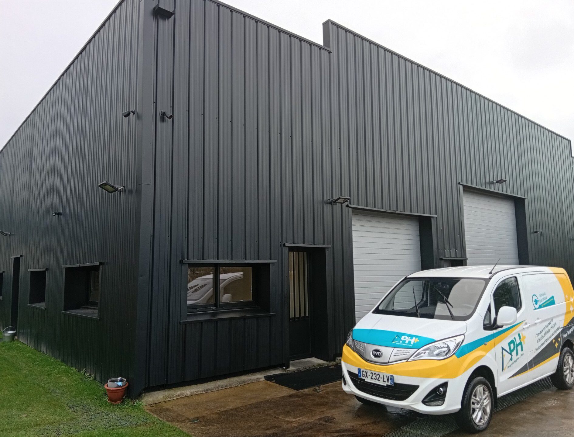 agence de Rennes - véhicules PH+ - société de nettoyage - Cesson - Sévigné - PH+ - agent d'entretien courant - agent d'entretient polyvalent - 3 allée de Bray