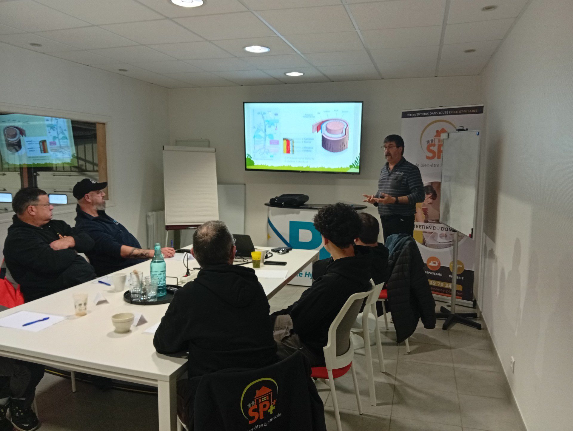 Formation SP+ - formation interne - travail de groupe - formateur chez SP+ - entreprise en mouvement - Île-et-Vilaine - arbre fruitier - équipes - Saint-Aubin-Du-Cormier - agence PH+&SP+ 