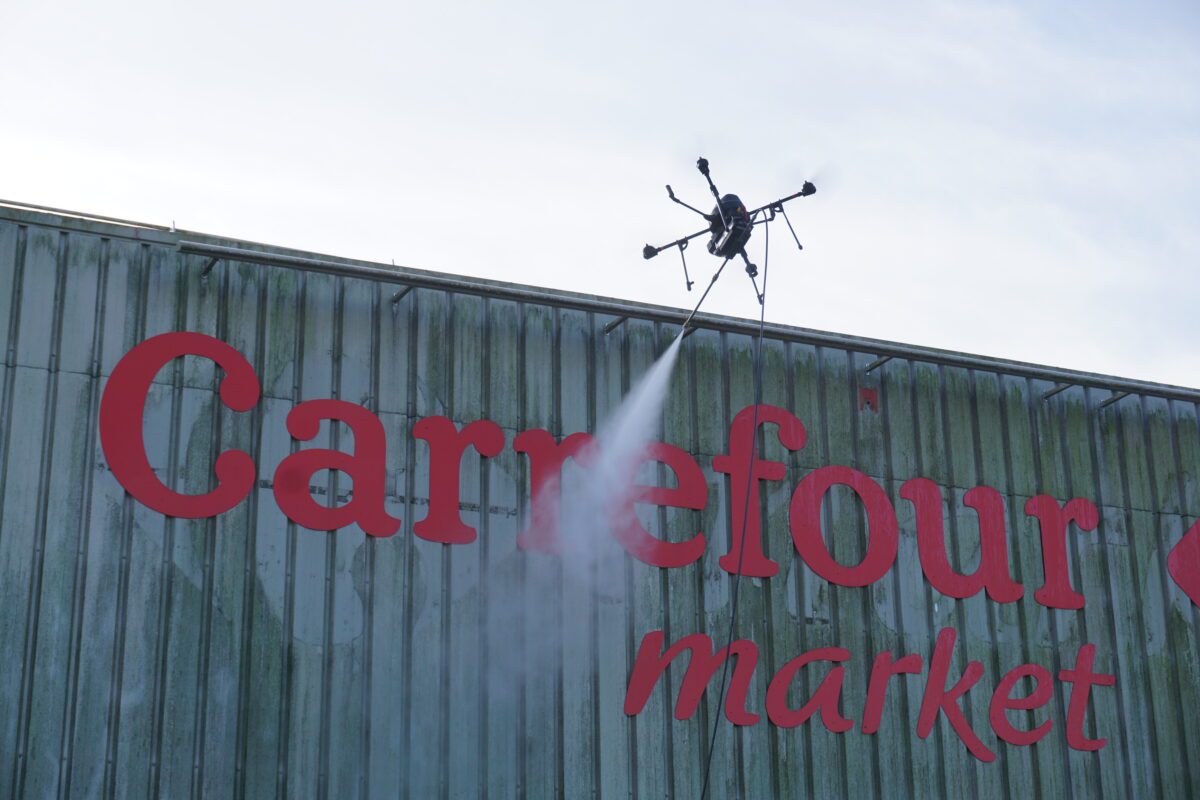 nettoyage-bardage-avec-drone-batiment-commercial-ph-plus-nettoyage-professionnel