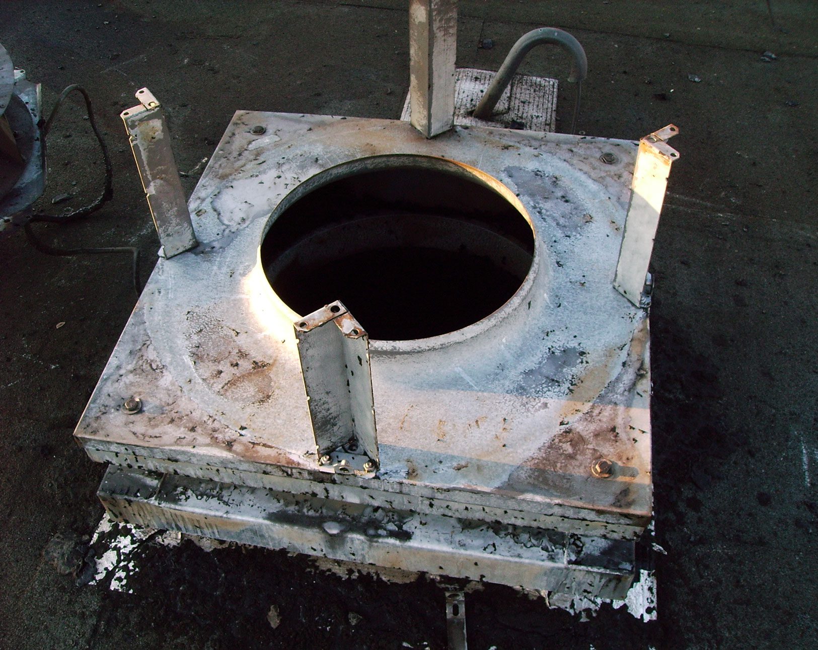 avant decapage cheminée four