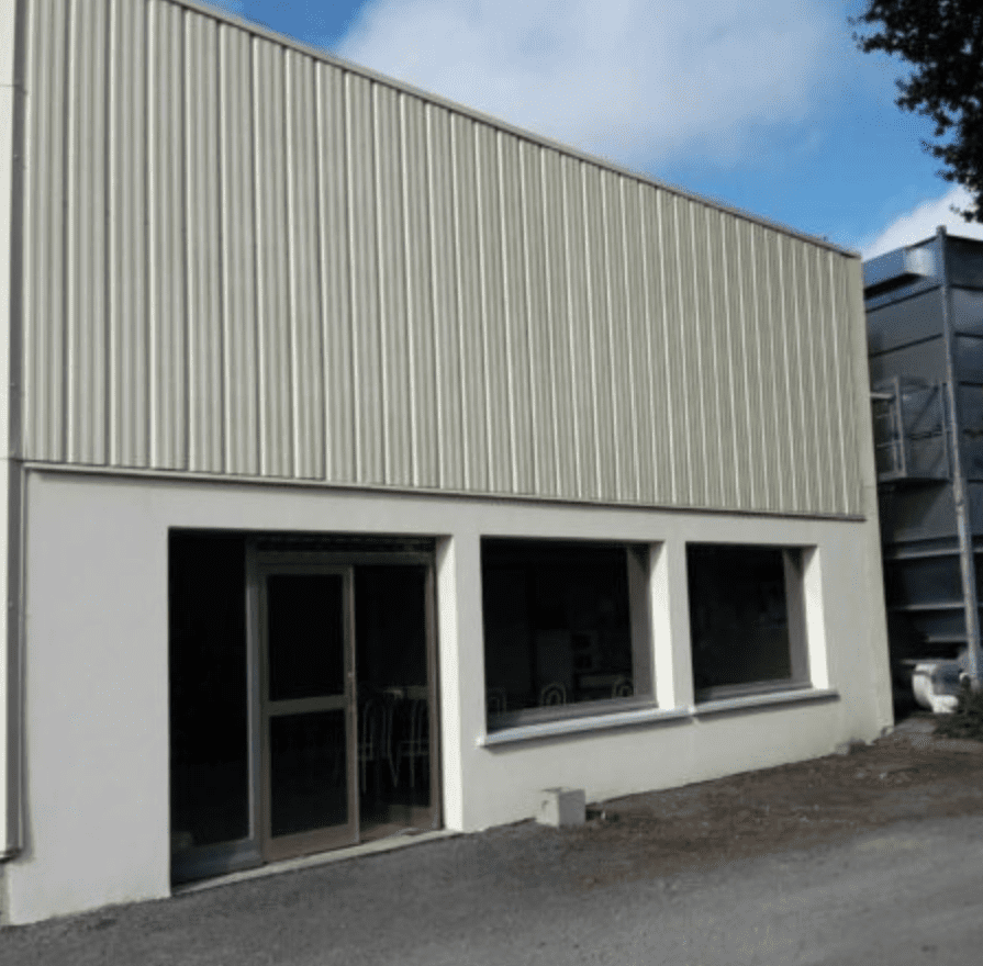 Bardage entrepot après